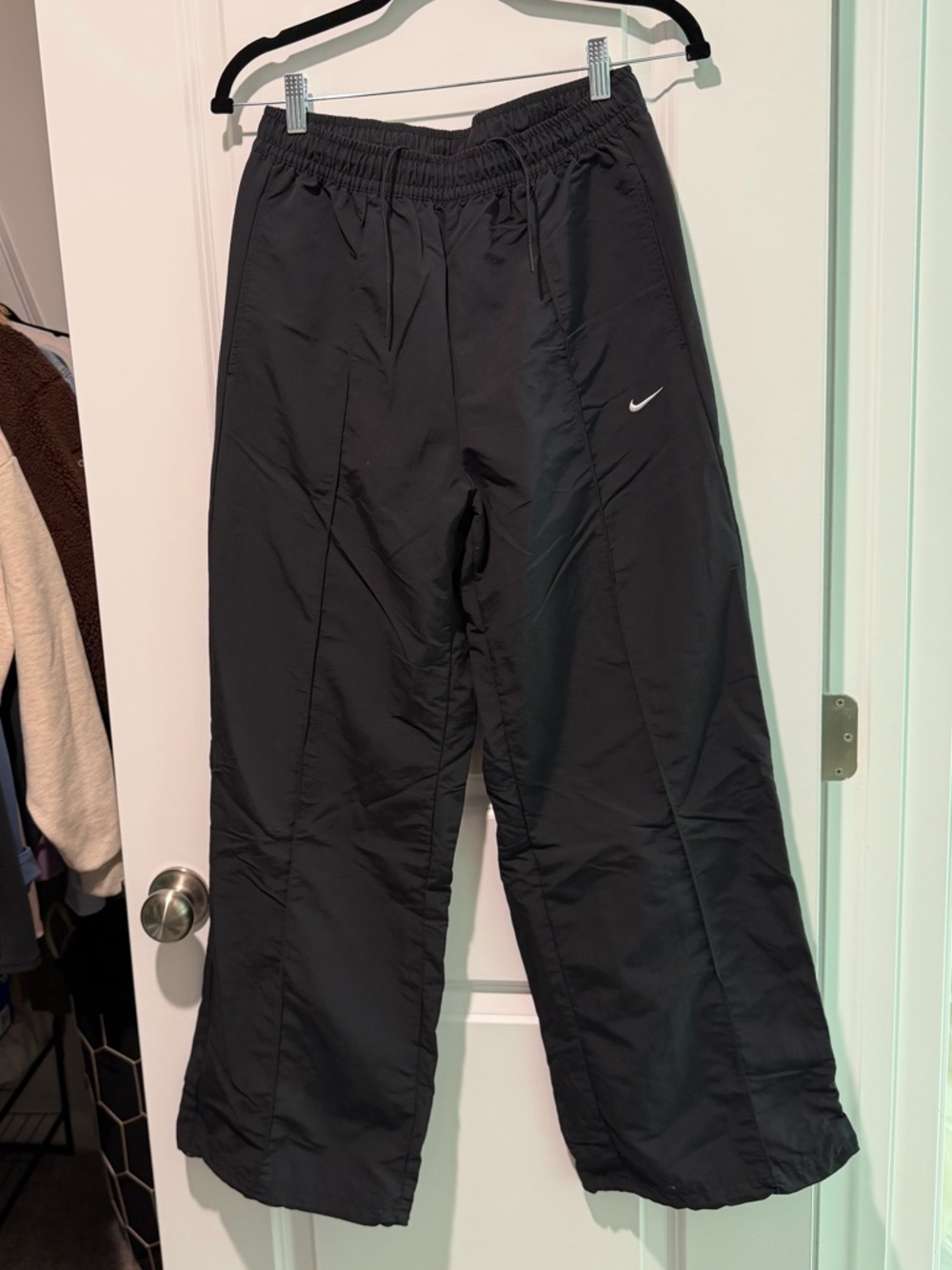 Nike Sportswear Everything Wovens Mid-Rise Open-Hem Pants